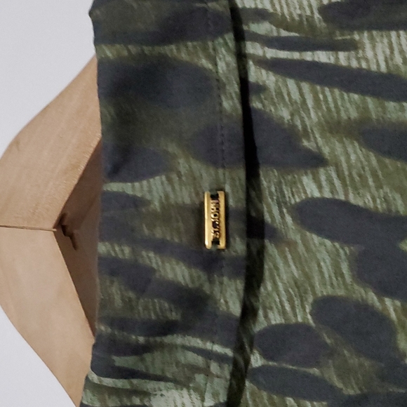 ST JOHN SPORT Green Leopard Button Down - Picture 6 of 7